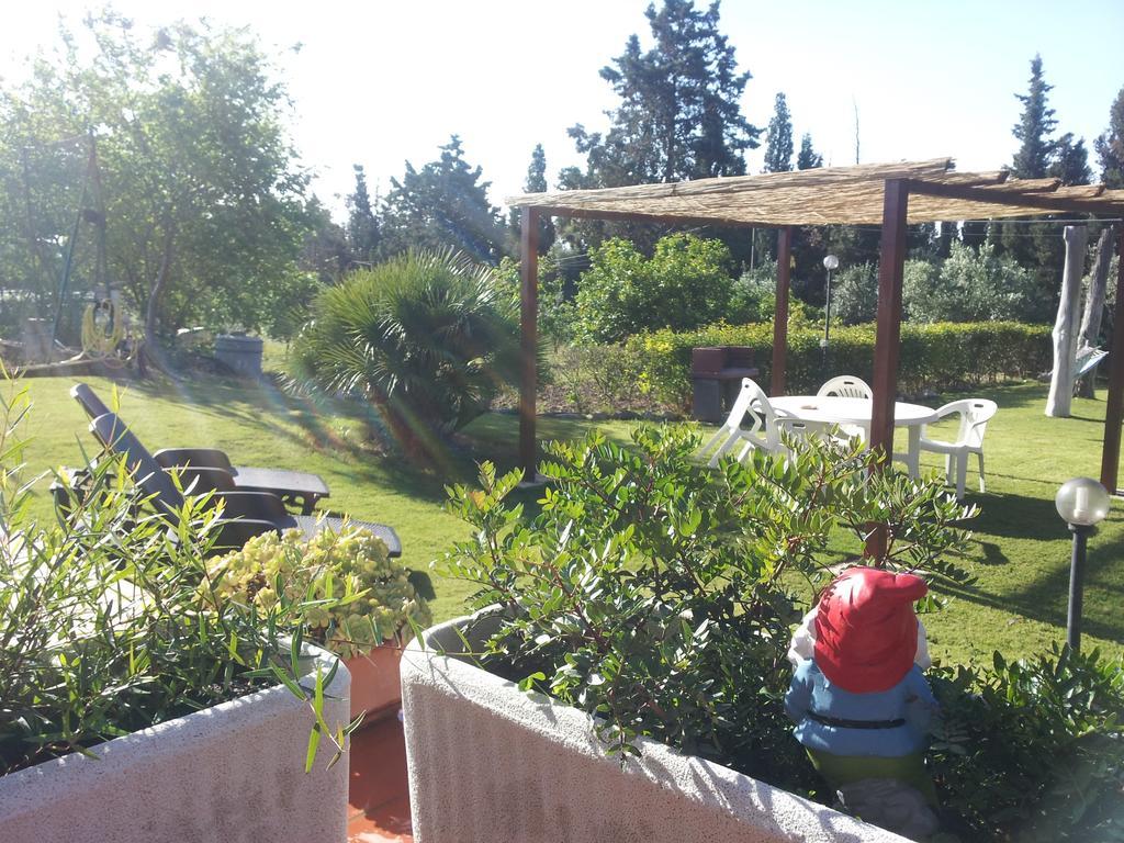 Al Sole Di Pula Bed and Breakfast Buitenkant foto