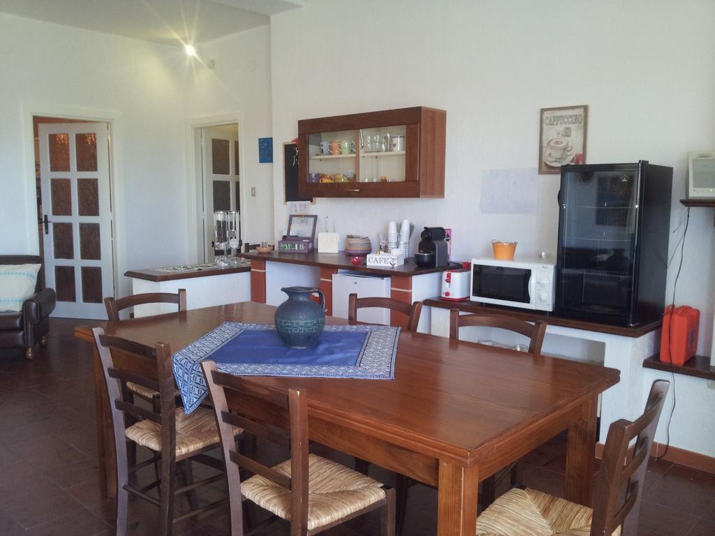 Al Sole Di Pula Bed and Breakfast Buitenkant foto