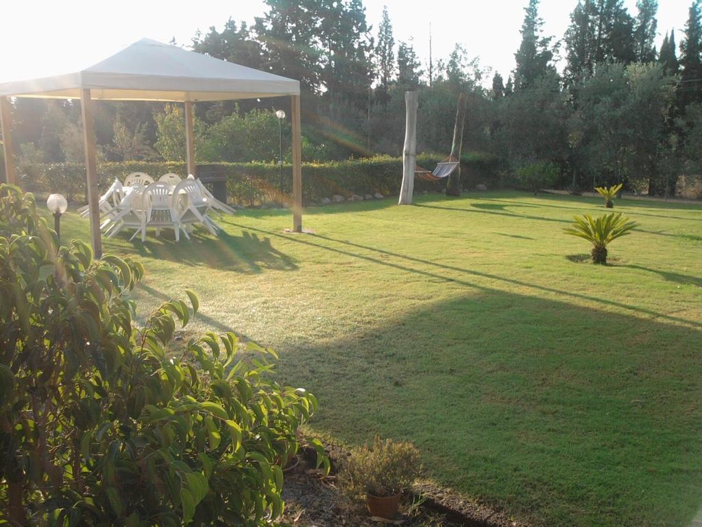 Al Sole Di Pula Bed and Breakfast Buitenkant foto
