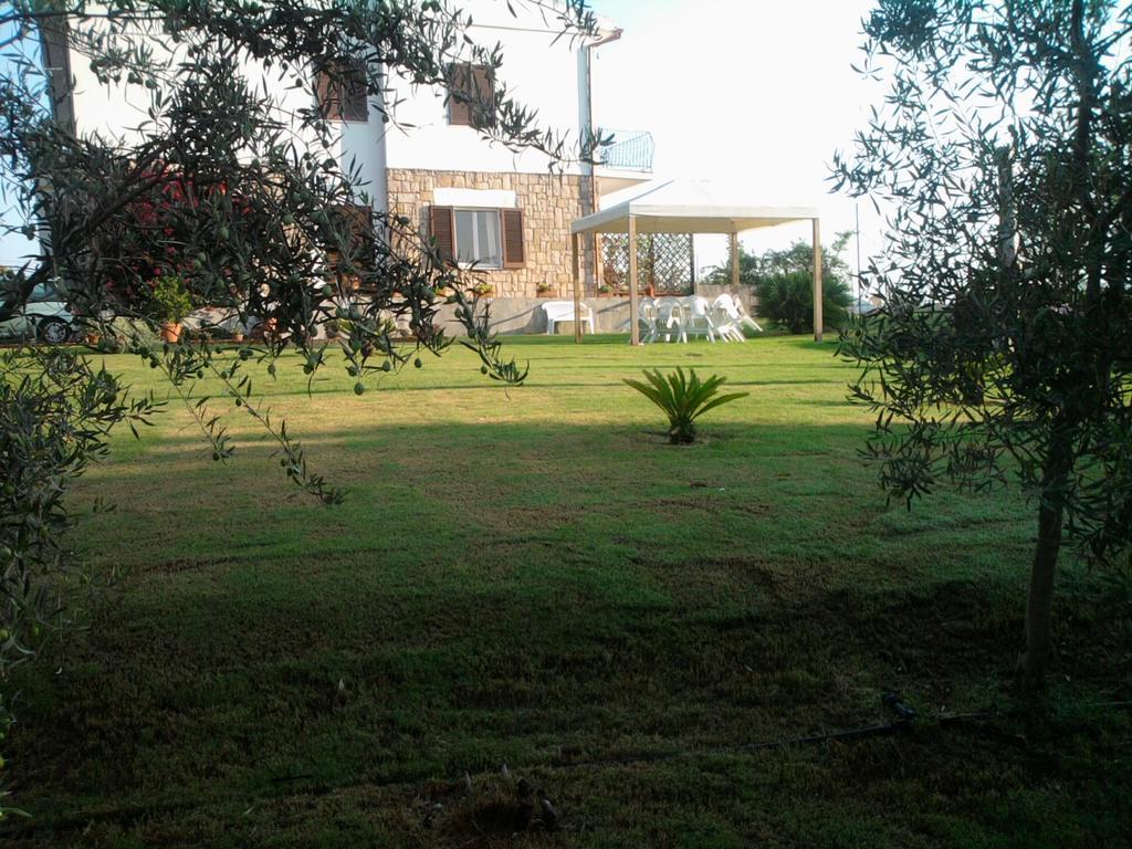 Al Sole Di Pula Bed and Breakfast Buitenkant foto