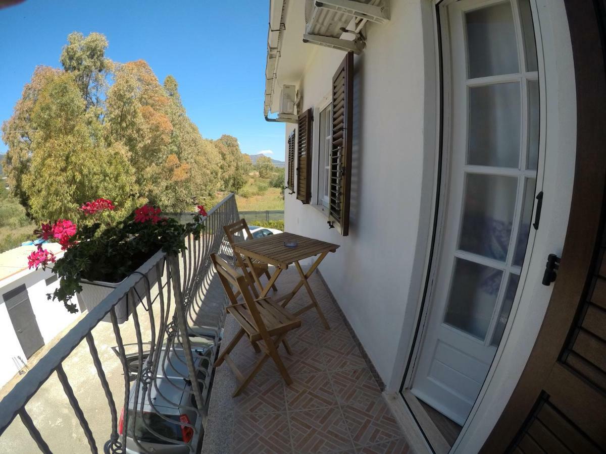 Al Sole Di Pula Bed and Breakfast Buitenkant foto