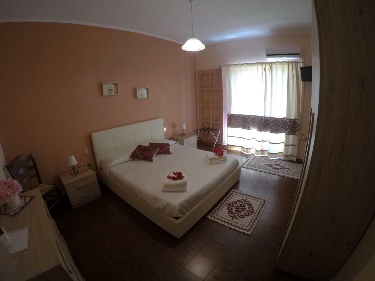 Al Sole Di Pula Bed and Breakfast Buitenkant foto