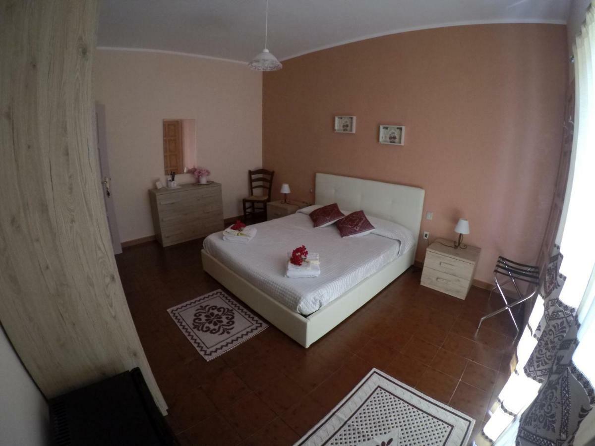 Al Sole Di Pula Bed and Breakfast Buitenkant foto