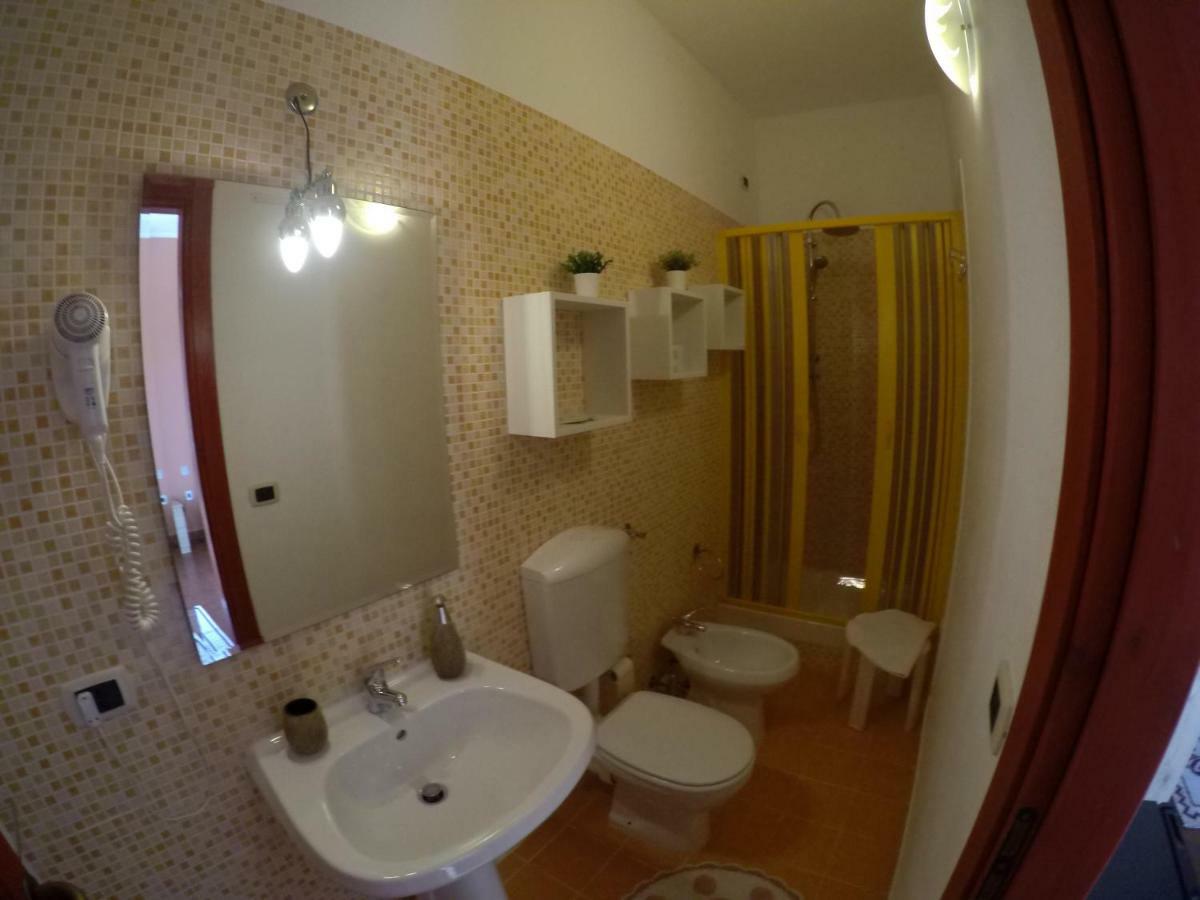 Al Sole Di Pula Bed and Breakfast Buitenkant foto