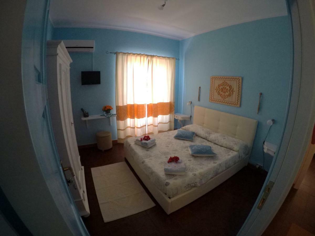 Al Sole Di Pula Bed and Breakfast Buitenkant foto
