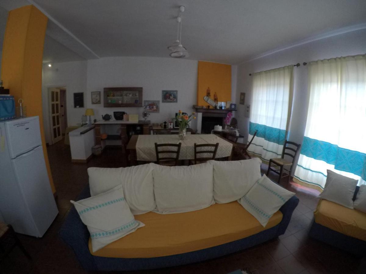 Al Sole Di Pula Bed and Breakfast Buitenkant foto
