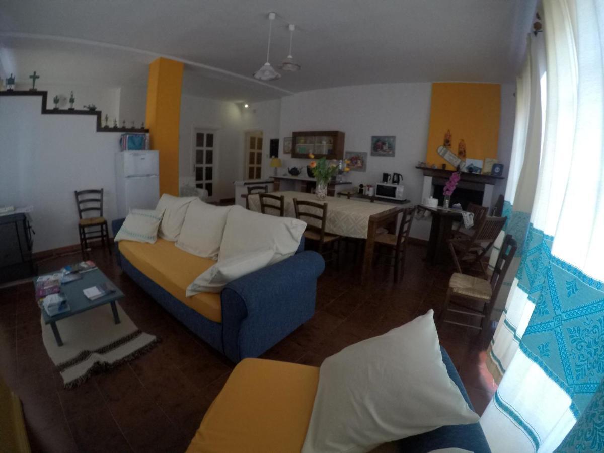 Al Sole Di Pula Bed and Breakfast Buitenkant foto